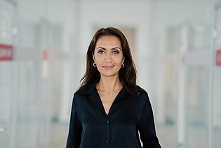Sara Yussefi ist Chief People and Communications Officer (CPCO)